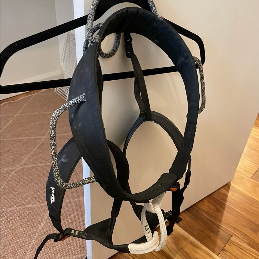 Petzl Aquila Climbing Harness Size Large